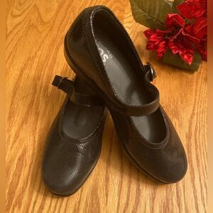 SAS Black Classic Flats with Comfort Design